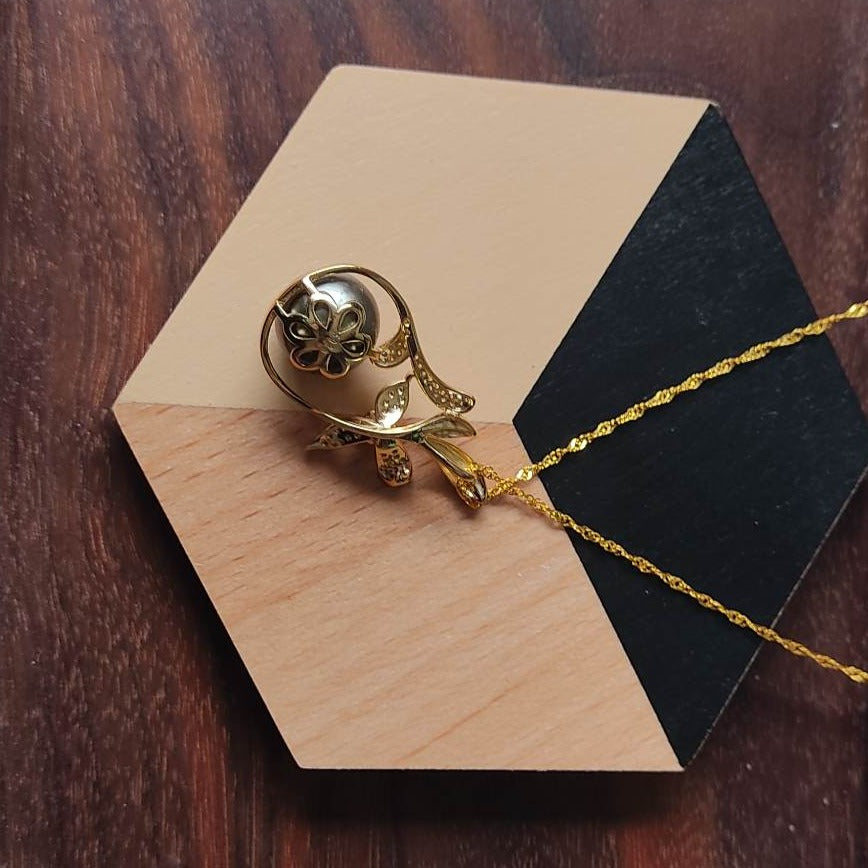 Tahitian pearl pendant