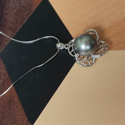 Tahitian Pearl Necklace | Iris | The Independent  Goddess